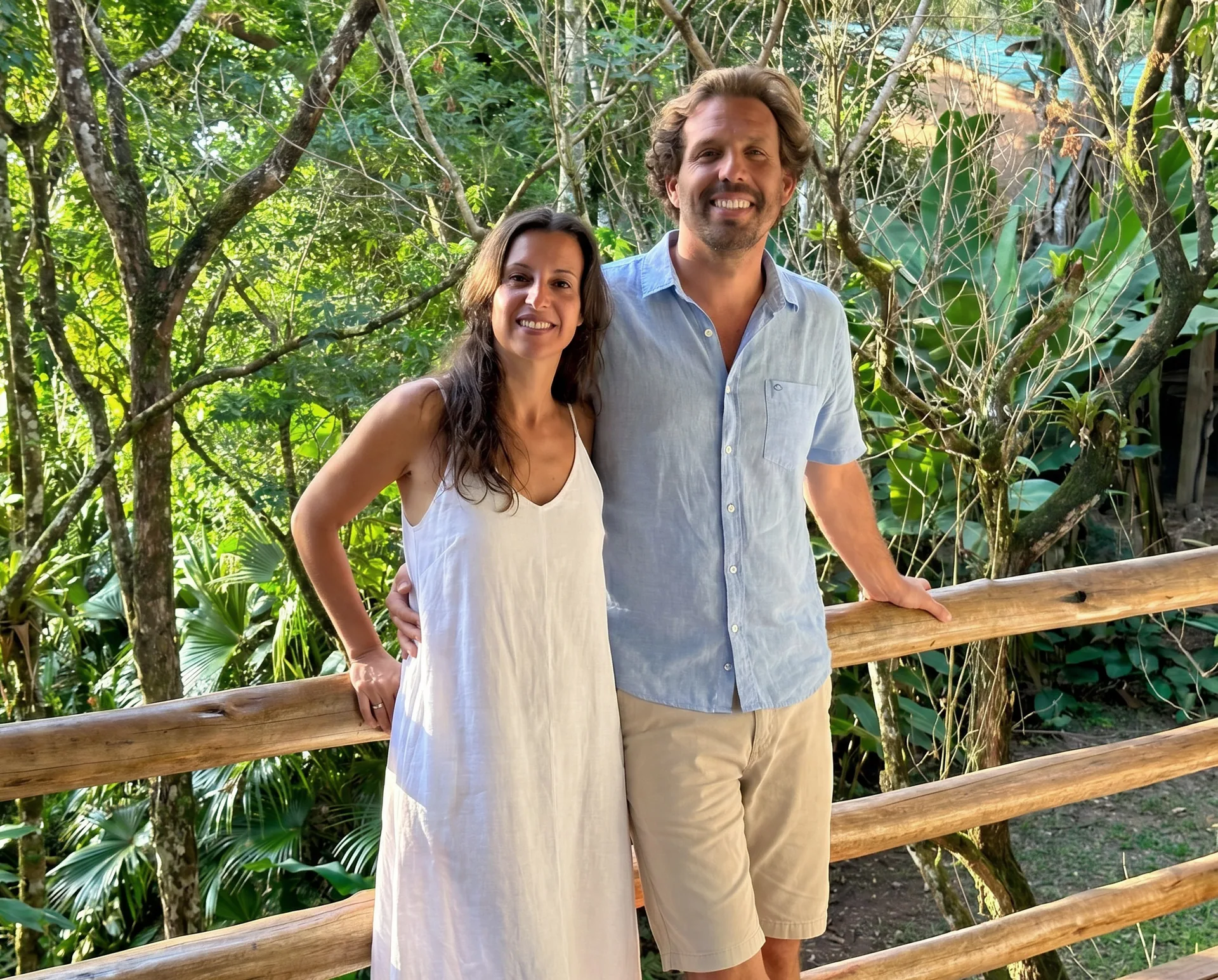 Katia e Agustín, anfitriões da Casa da Árvore, Praia do Rosa