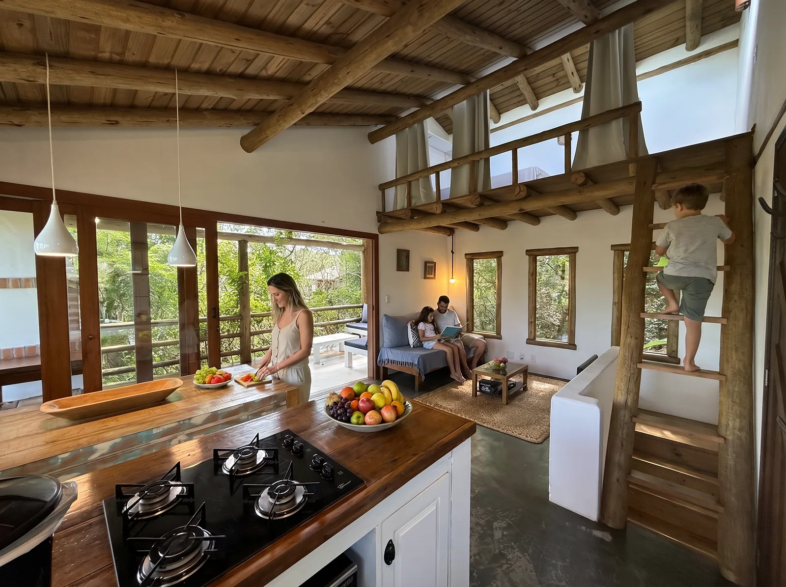 Lareira de alvenaria · acesa de maio a setembro.