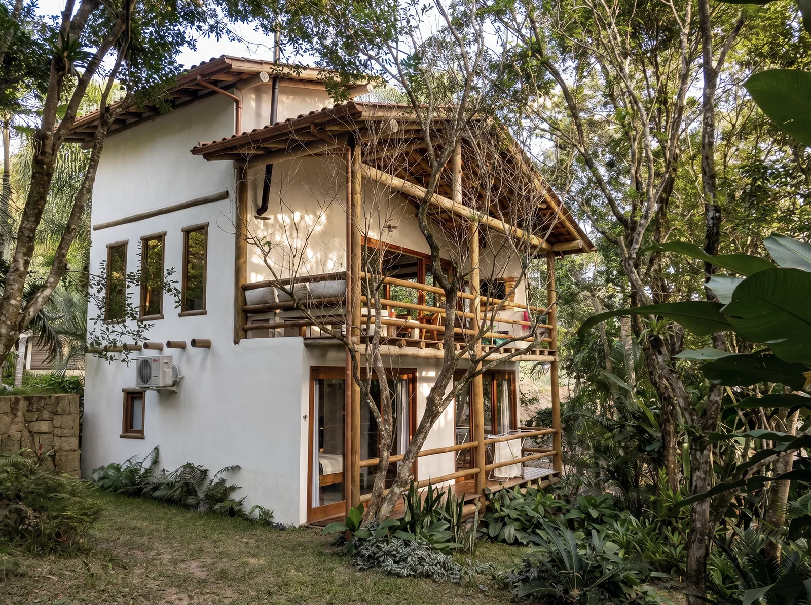 Casa da Arvore Praia do Rosa - Casa Baixo Vista jardim